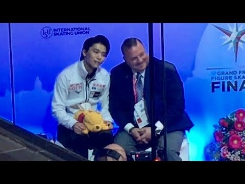Yuzuru Hanyu 羽生結弦 at Kiss & Cry after Origin 07.12.2019 ISU Grand Prix of Figure Skating Final Turin