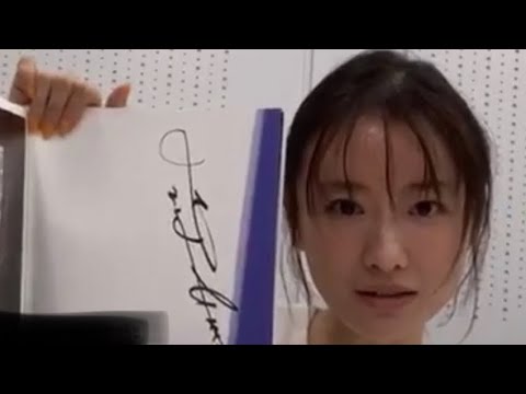 松本まりか サイン会 サインの様子