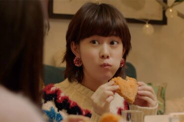 高畑充希、チキンを頬張り「これ何会？」　CMソングは竹内まりや「すてきなホリデイ」　『ケンタッキーフライドチキン』新TVCM