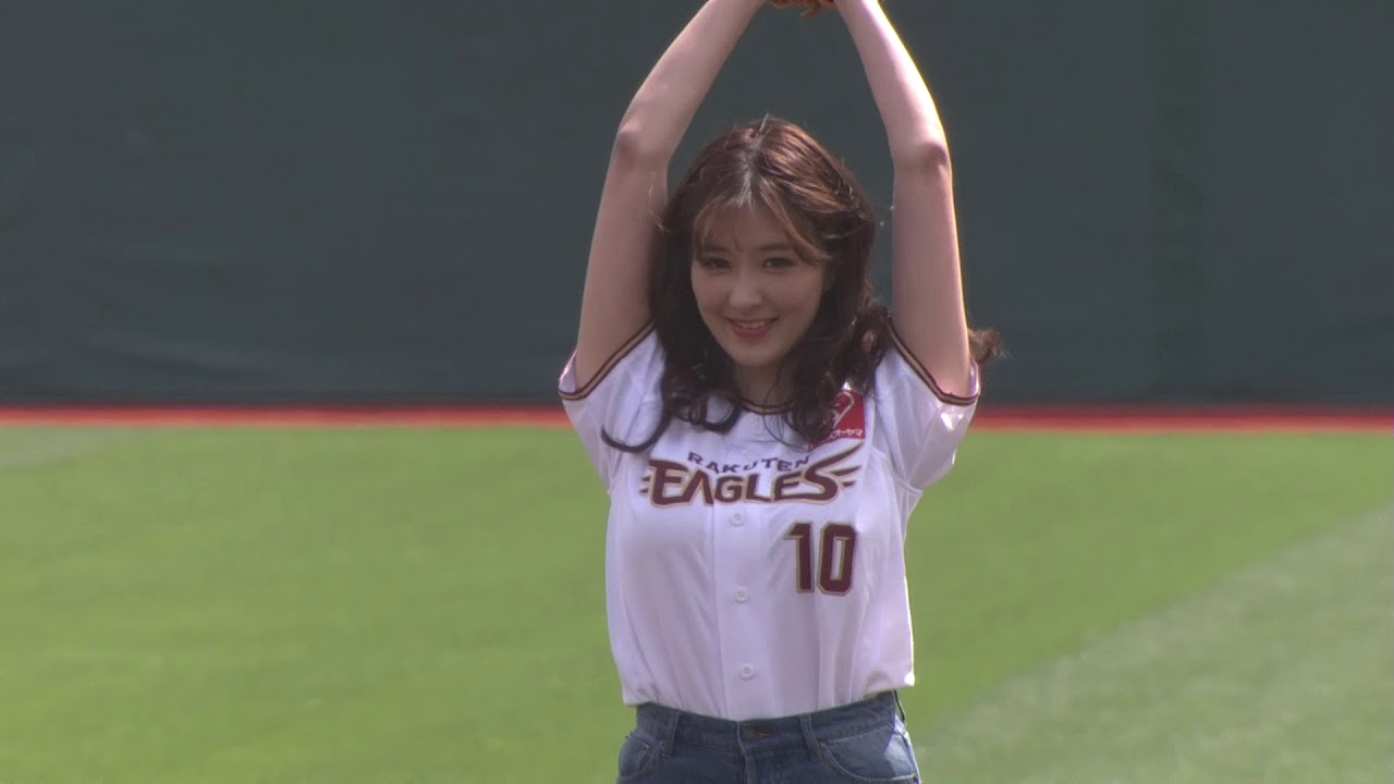 0408 E-H 始球式 葉加瀬マイさん