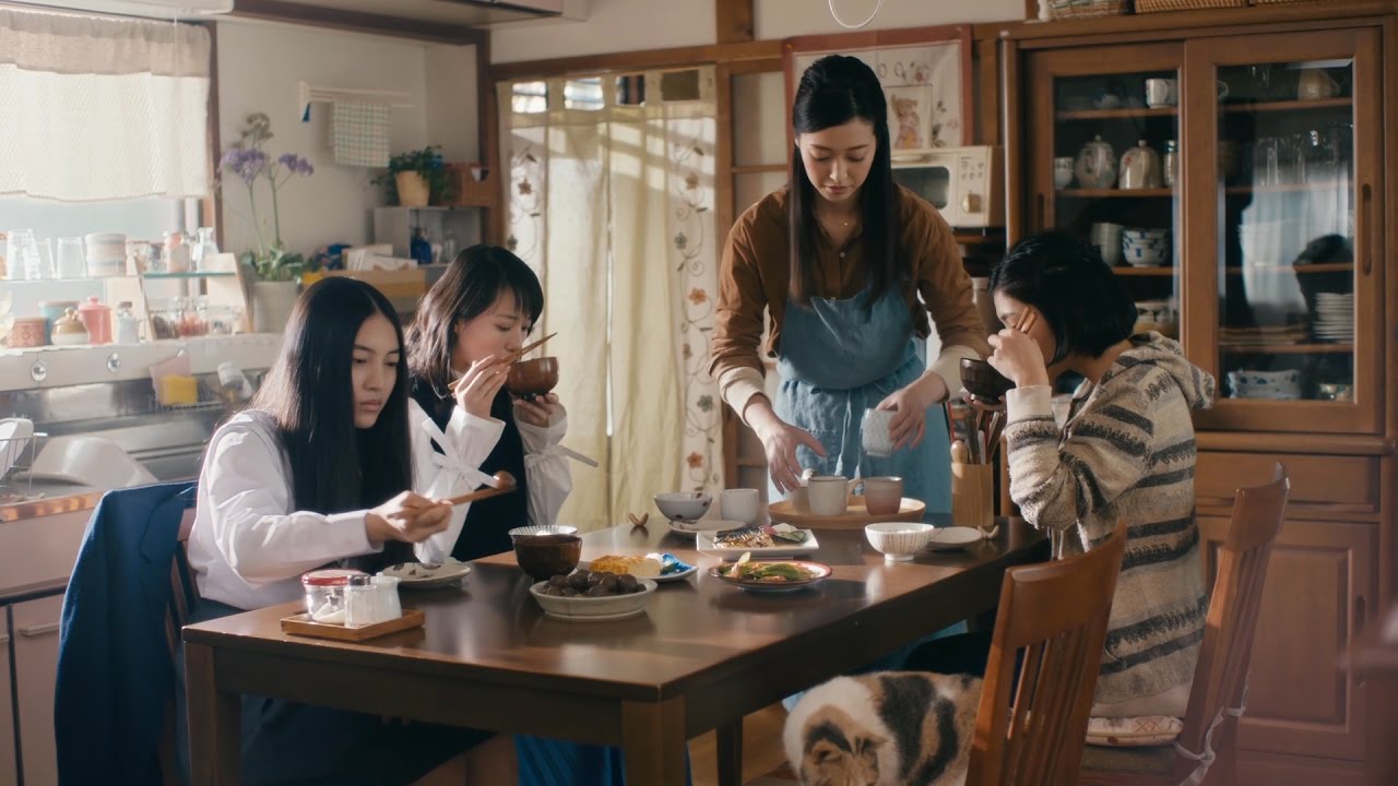 「私を変えるヒトミ」篇SHORT MOVIE｜アキュビュー® で変わろう