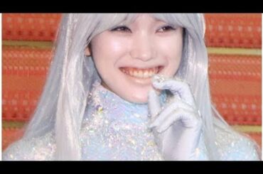 美山加恋：ガラスのクレアの衣装は挑戦的？　「やめてください」と赤面