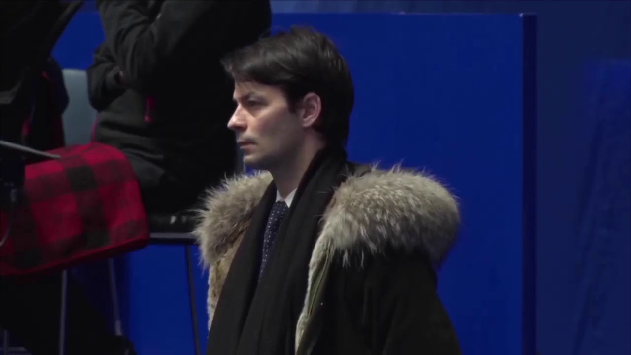 6分間練習 羽生結弦 宇野昌磨 島田高志郎、演技中のランビ先生 コーチカメラ キスクラ カメラ目線でニコッ 2019.12.22