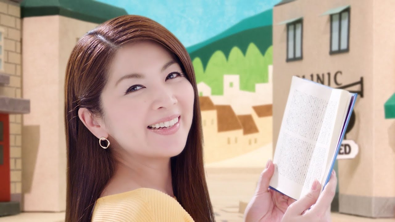 飯島直子、絵本の世界に入り込む　『シード ワンデーピュアマルチステージ』TV-CM「素顔でいこう！」篇