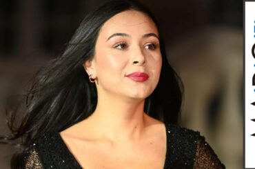 ゴクミの娘　エレナ・アレジ・後藤　スパンコールの黒ミニドレスで華やかに脚見せ