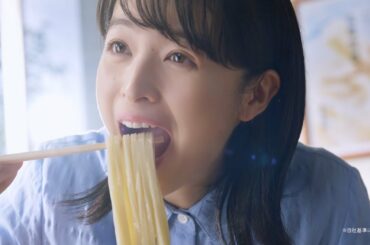 清野菜名、豪快な食べっぷり披露　うまさに目を見開く！　丸亀製麺新TVCM「丸亀食感　RTB篇 ぶっかけうどん」