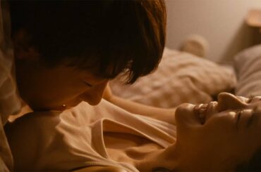 蒼井優と高橋一生、ベッドで見つめ合いキス…　映画「ロマンスドール」で初夫婦役　特報公開