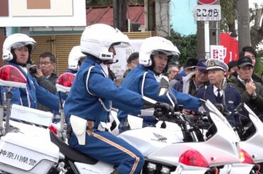 警察車両のタスキリレーも熱い！箱根駅伝を走る白バイ・パトカーの目立たぬ交代劇