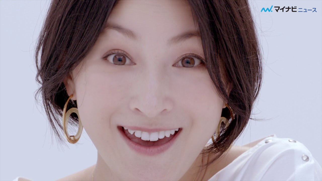 広末涼子、子犬と戯れながら賢い保険を考える「楽天保険の総合窓口」新CM