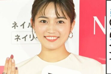 川口春奈、白レースのミモレ丈スカートで足首ちらり　カラフルネイルの華やか春コーデ