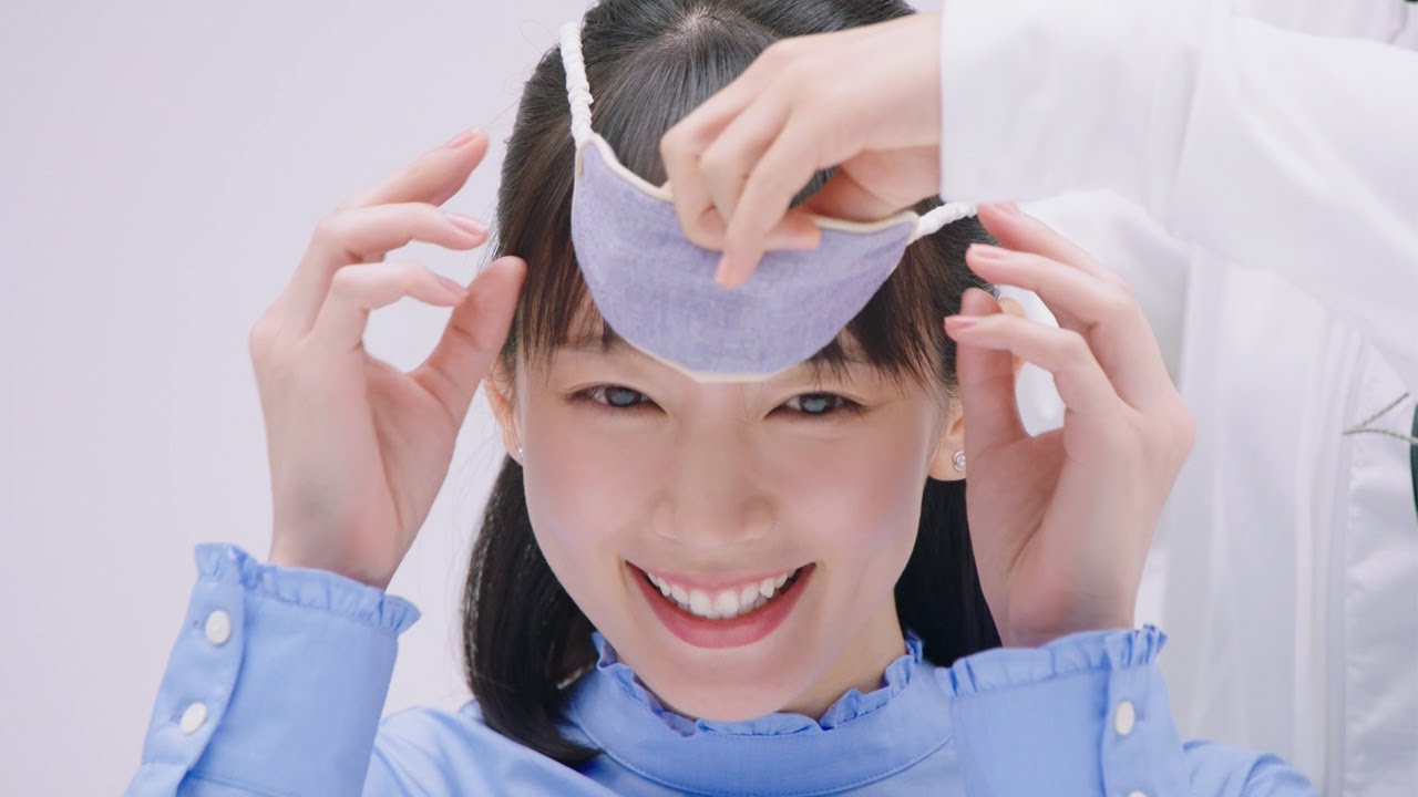 吉岡里帆、目隠しをしてクルクル回って入った先は？　新「レノアハピネス」キャンペーンCM＆メイキング