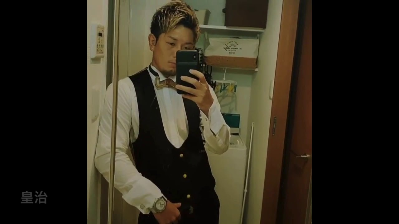 ポーズを決める皇治と朝倉未来、あなたはどっち派? ポーズを決める皇治と朝倉未来、あなたはどっち派?