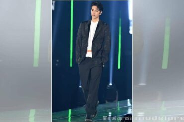 志尊淳、ワイルドメイクで“HOPE”のメッセージ「無観客だからこそ歩くべき」＜TGC2020 S／S＞