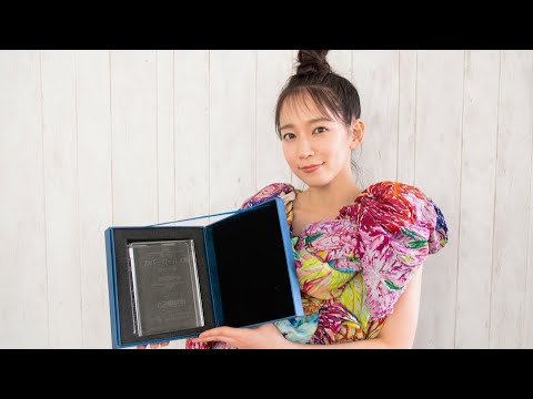 吉岡里帆、2019年最多で雑誌の表紙飾る！／第6回カバーガール大賞