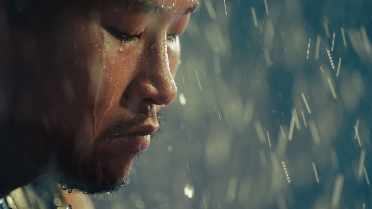 笑わない男、稲垣啓太選手がついに笑う?雨の中渾身の“ONE TEAMパフォーマンス”を披露 タフな宅配ボックス「COMBO-Light(コンボライト)」 笑わない男、稲垣啓太選手がついに笑う?雨の中渾身の“ONE TEAMパフォーマンス”を披露 タフな宅配ボックス「COMBO-Light(コンボライト)」