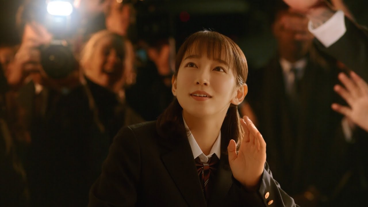 吉岡里帆、制服＆おさげ姿でレッドカーペットに！？　オリジナルCM制作可能な特設サイトオープン