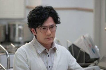 ✅  放送中のNHK連続テレビ小説（朝ドラ）「スカーレット」で、戸田恵梨香さんが演じるヒロイン・川原喜美子とその家族を支える少し風変わりな医師・大崎茂義役で出演する稲垣吾郎さん。「新しい地図」として活