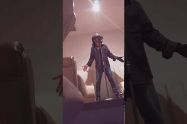 【 B J 】♯ 803 [  セーラー服と機関銃  ] by  橋本環奈  を🎵 ✳️ 1000年に 一度の奇跡のめぐり逢い そう、サヨナラはけっして別れの言葉ではない。再び会うまでの約束！🌹