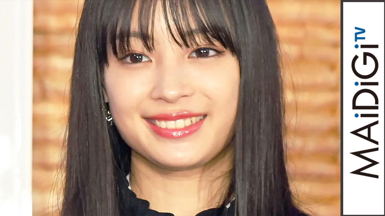 広瀬すず、ミニワンピですらり脚見せ　華やかパンプスで大人っぽさも