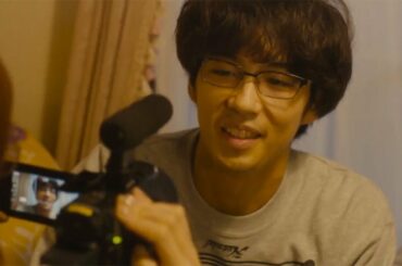 賀来賢人、山本舞香の怪しいインタビューで“初めての人”を告白？　ドラマ「死にたい夜にかぎって」特別編「あとがき」PR動画が公開