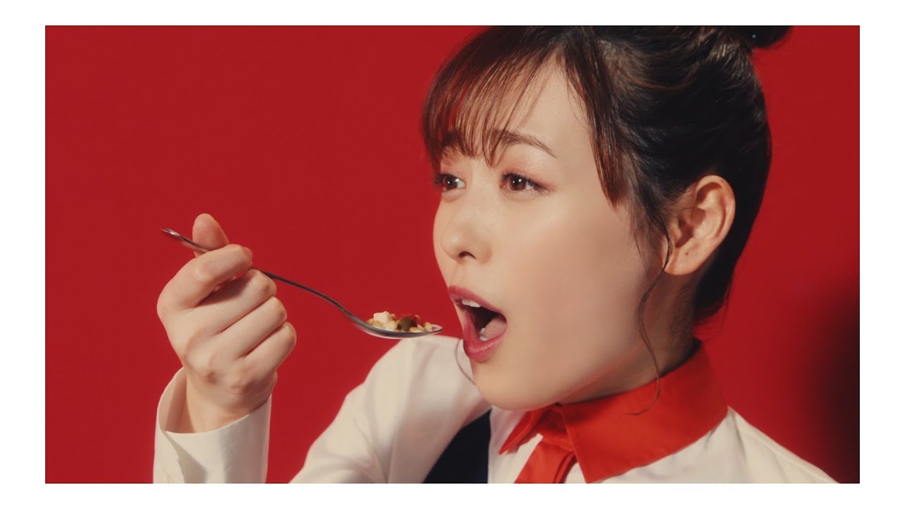 福原遥 『フルグラ®』頬張る新CM公開