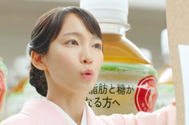 吉岡里帆、上品な着物姿にうっとり 新TVCM「綾鷹 特選茶 トクホの綾鷹・だけ」篇