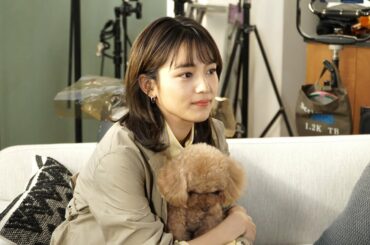 川口春奈、犬と戯れる姿が可愛い！マカロニえんぴつ新曲「たしかなことは」起用 「CREO（クレオ）」新TVCM『やさしいレンズでいきますか？』篇