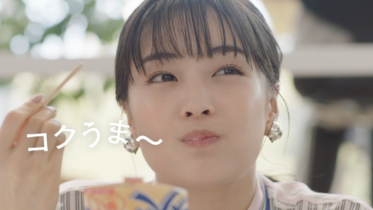 広瀬すず、口いっぱいにアイスを頬張り至福の表情　OL役に初挑戦　ロッテ『爽』新CM「おいしい休憩」篇＆メイキング