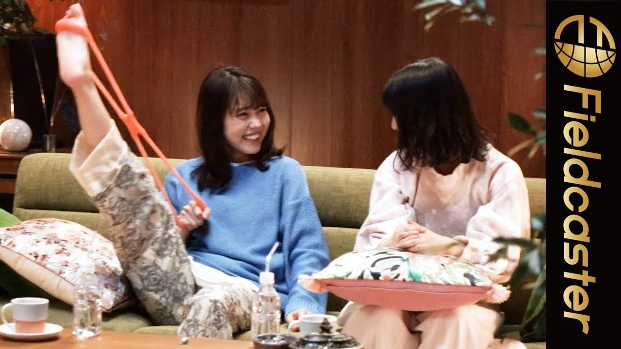 有村架純がリラックスしすぎ!? 撮影の合間に“足上げ”ストレッチ! 浜辺美波と自然なアドリブ満載のメイキング & インタビュー <JA共済>WEB動画シリーズ『カスミナミ』 有村架純がリラックスしすぎ!? 撮影の合間に“足上げ”ストレッチ! 浜辺美波と自然なアドリブ満載のメイキング & インタビュー <JA共済>WEB動画シリーズ『カスミナミ』