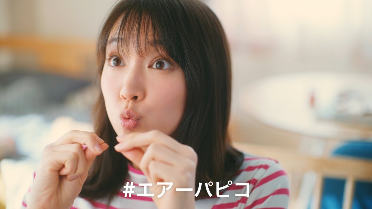 吉岡里帆、可愛すぎる“チュー顔”披露 「パピコ」新TVCM「みんなのパピコ」篇メイキング＆インタビュー