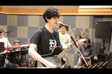 古川雄大さん、アーティストデビュー10周年記念ライブ・リハーサルより、楽曲「end roll」の演奏と歌唱の動画