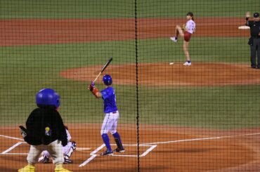 稲村亜美 神宮始球式★96km/hのナイスピッチング