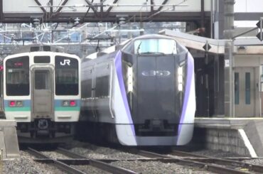 新型コロナウイルスの感染拡大の影響で利用客が減少しています。【E353系特急あずさ】と【211系普通列車】の共演です(^^;)…5月28日以降の指定席の発売を見合わせってことは…。