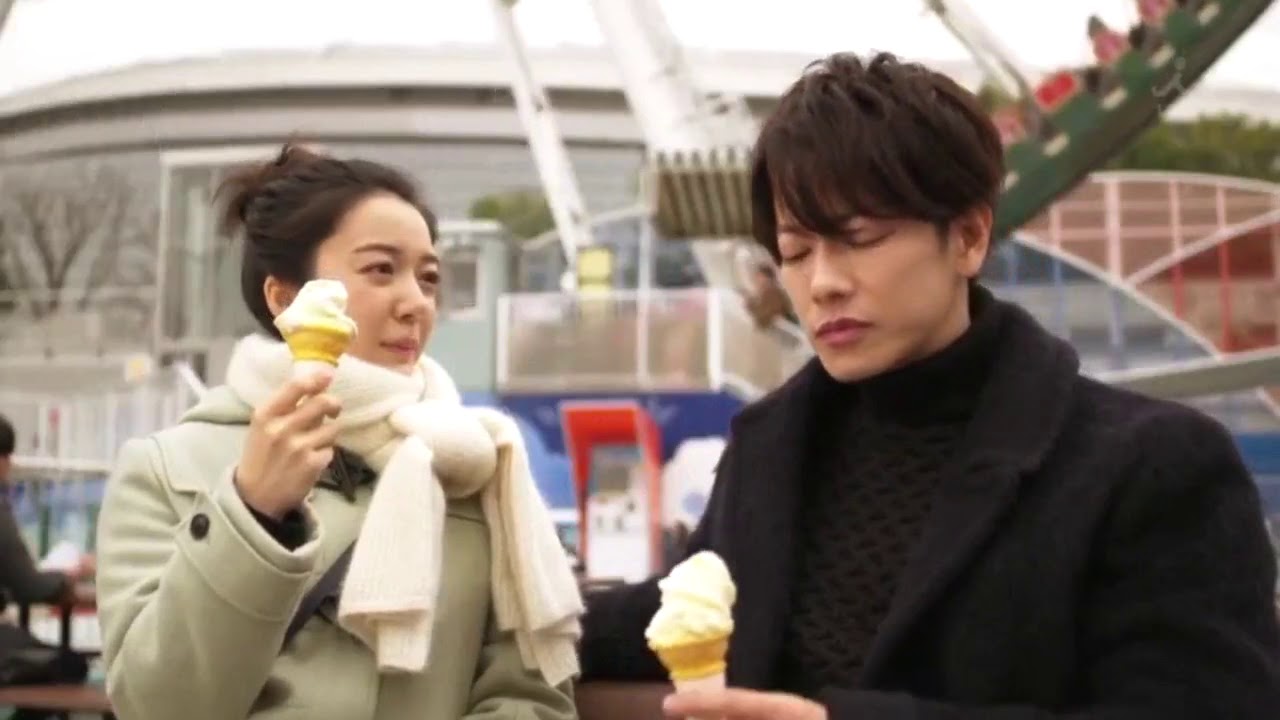 上白石萌音 | 公園でアイスクリームを食べながらキスする神城石もねさんと山東武 | Kamishiroishi Mone | 神城石もねは佐藤健とロマンティックに