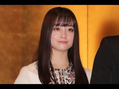 ✅  女優の橋本環奈（21）のマネージャーが、橋本の公式インスタグラムを更新。スカートに透ける素材をあしらったワンピースを着用している画像を公開し、「美しい」と注目を集めている。■シースルー素材のワン