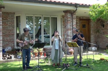 「新型コロナウイルスに負けるな」闘っている全ての皆様に心安らぐ演奏をお届けします。 ウクレレ、河野・河原　オカリナ　山本　平原 綾香 明日