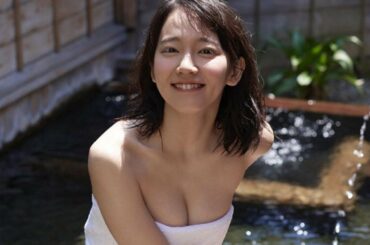 吉岡里帆 - Riho Yoshioka｜銭湯、温泉でのグラビア撮影★タンクトップやビキニ姿で巨乳を披露☆　(Japanese Gravure Idol)