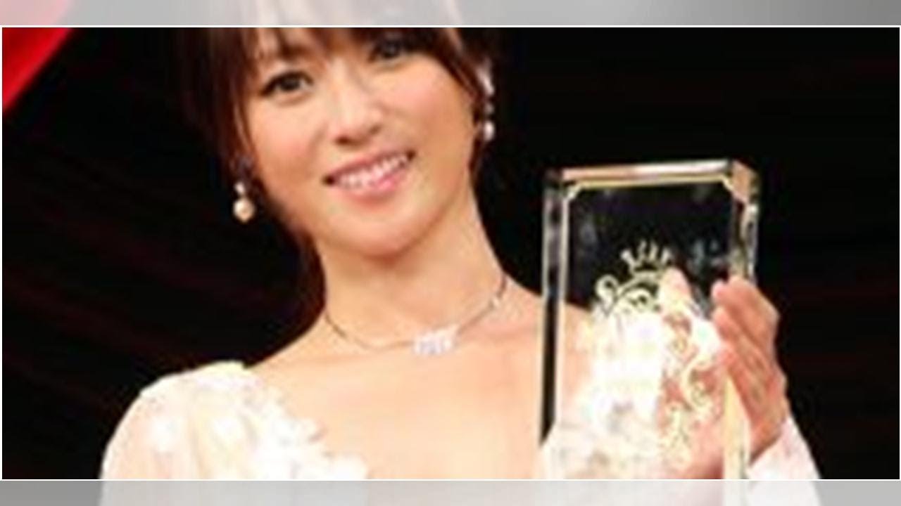 深田恭子の“私服”がキョーレツ！ 今週の芸能ニュースTOP10 - まいじつ