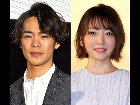 ✅  声優の小野賢章（30）と花澤香菜が8日、結婚報告したことを受け、共演経験がある声優仲間やファンから続々と祝福のコメントが寄せられている。　発表とともに即反応したのは、小野とプライベートでも仲がい