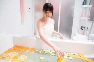 ✅  ふろがーる！：第2話　桜井日奈子が夏みかんを使って…　究極の風呂へ　いざ、入湯！