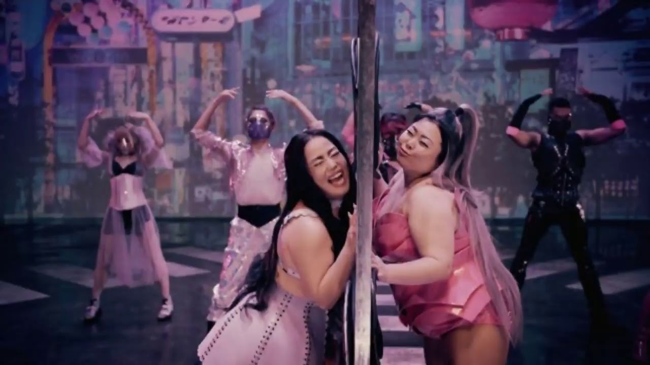 79056渡辺直美、ガガ様公認のパロディMVが圧巻の完成度　アリアナ役ゆりやんの美しさにも反響