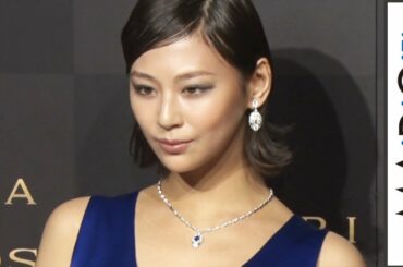 西内まりや、ジュエリー際立つシンプルサテンドレス　「BVLGARI AVRORA AWARDS 2019」