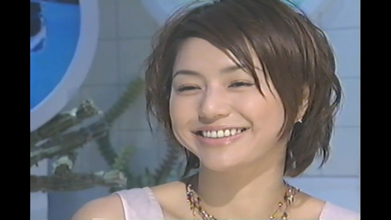 井川遥  チノパン