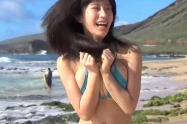 波にビビる小倉優香