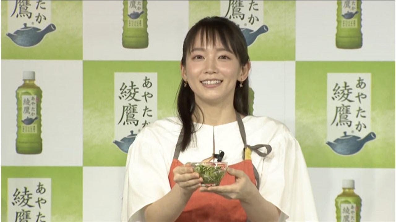 吉岡里帆、緊張するほどファンのお笑いコンビに初対面「ライブを見に行ったこともある」（リアルライブ）｜ｄメニューニュース