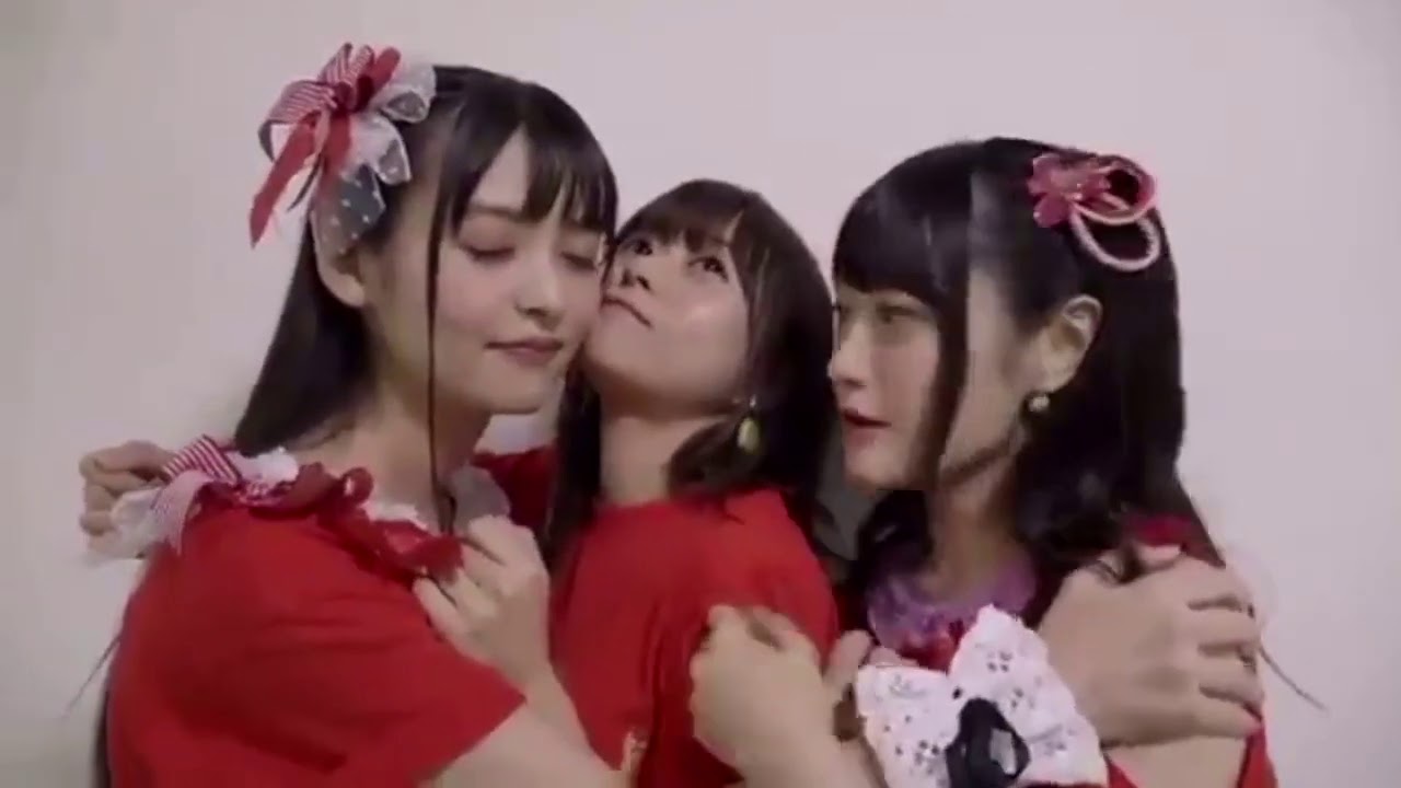 カメラの前でイチャイチャする 上坂すみれ 水瀬いのり 小倉唯 Yayafa