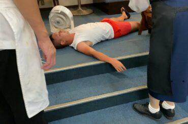 【モニタリング】おっさんが倒れてたら人はどうする？