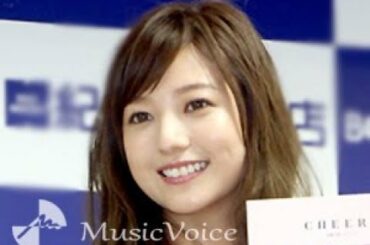 伊藤千晃、美鎖骨くっきりモノクロ写真に反響「美しい」