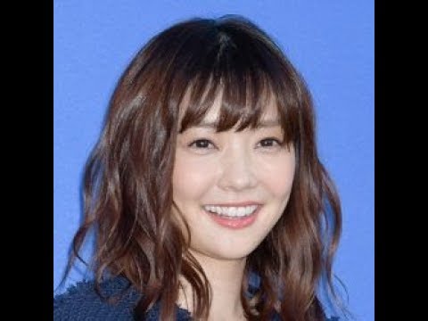 ✅  8月18日、女優の倉科カナがインスタグラムを更新。“ドSキャラ”を演じた動画をアップし、ファンを喜ばせている。　ブラウスにスカート、メガネ姿の倉科は一本目の動画では窓際に佇み、カメラが寄ったとこ