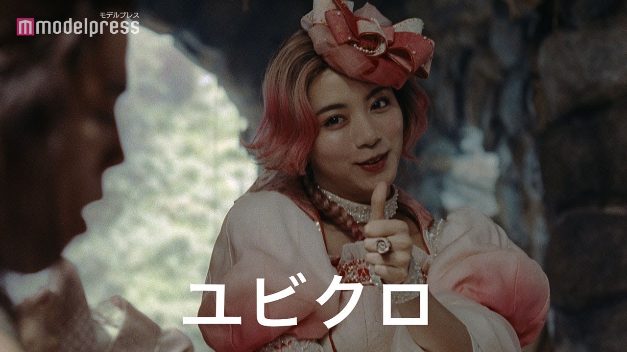 【三太郎シリーズ】“親指姫”池田エライザ、Tシャツをデザイン “ユビクロ”聞き覚えのあるブランドに桃ちゃんらツッコミ au新CM「英雄T」篇&メイキング 【三太郎シリーズ】“親指姫”池田エライザ、Tシャツをデザイン “ユビクロ”聞き覚えのあるブランドに桃ちゃんらツッコミ au新CM「英雄T」篇&メイキング